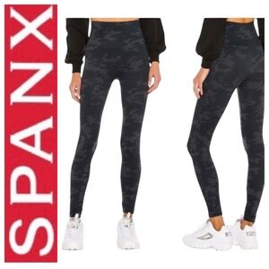 SPANX Look At Me Now Leggings Black Camo High Waisted Shaping Size M NWT